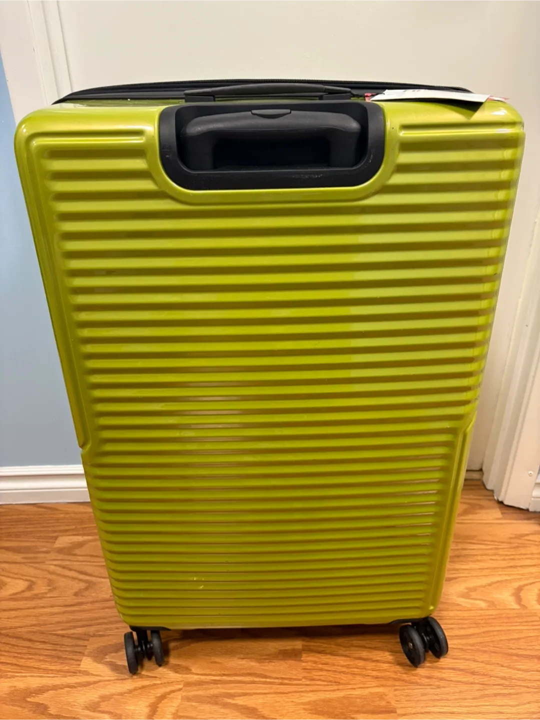 LIKE NEW: 28” Luggage Suitcase - Green image indicator(6)