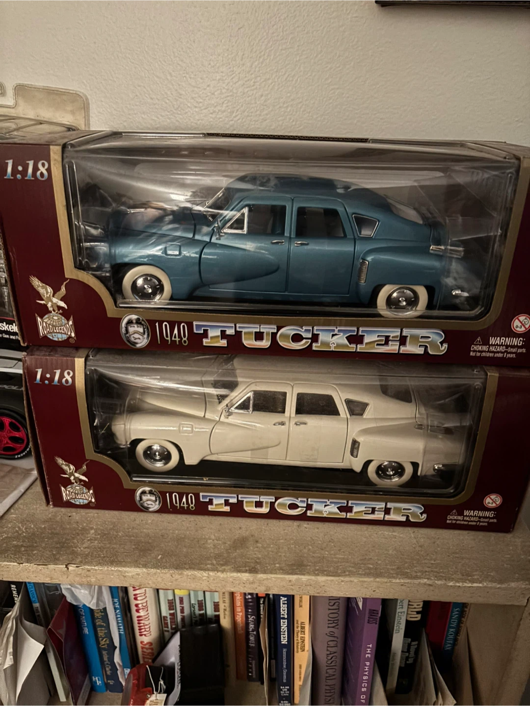 1948 Tucker Diecast Model Car 1:18 Scale - photo 2