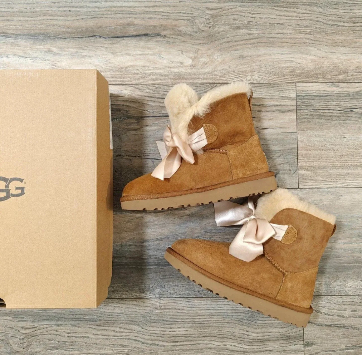 Uggs Bow Mini Ankle Boots thumbnail