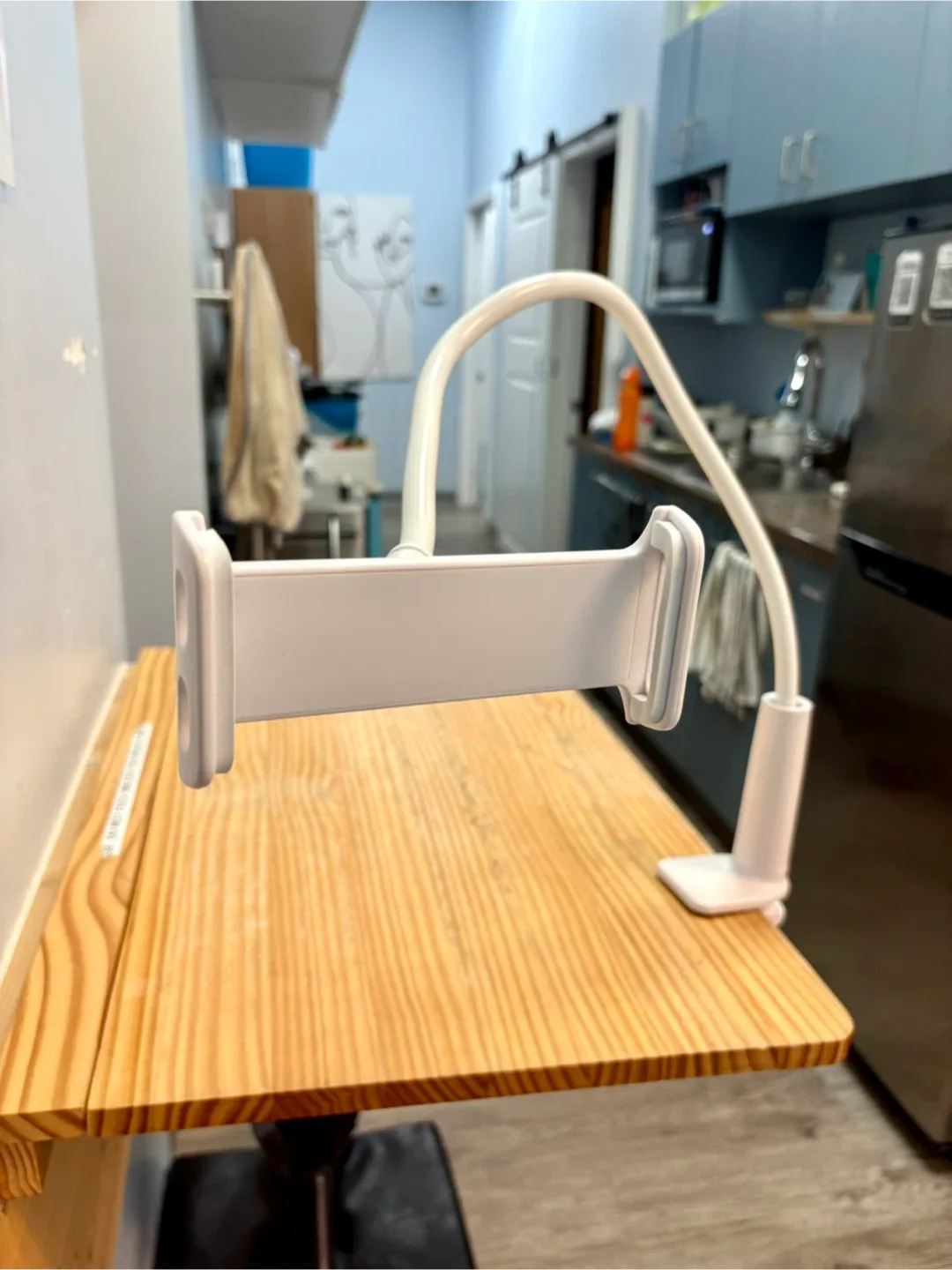 White Flexible iPad Holder thumbnail