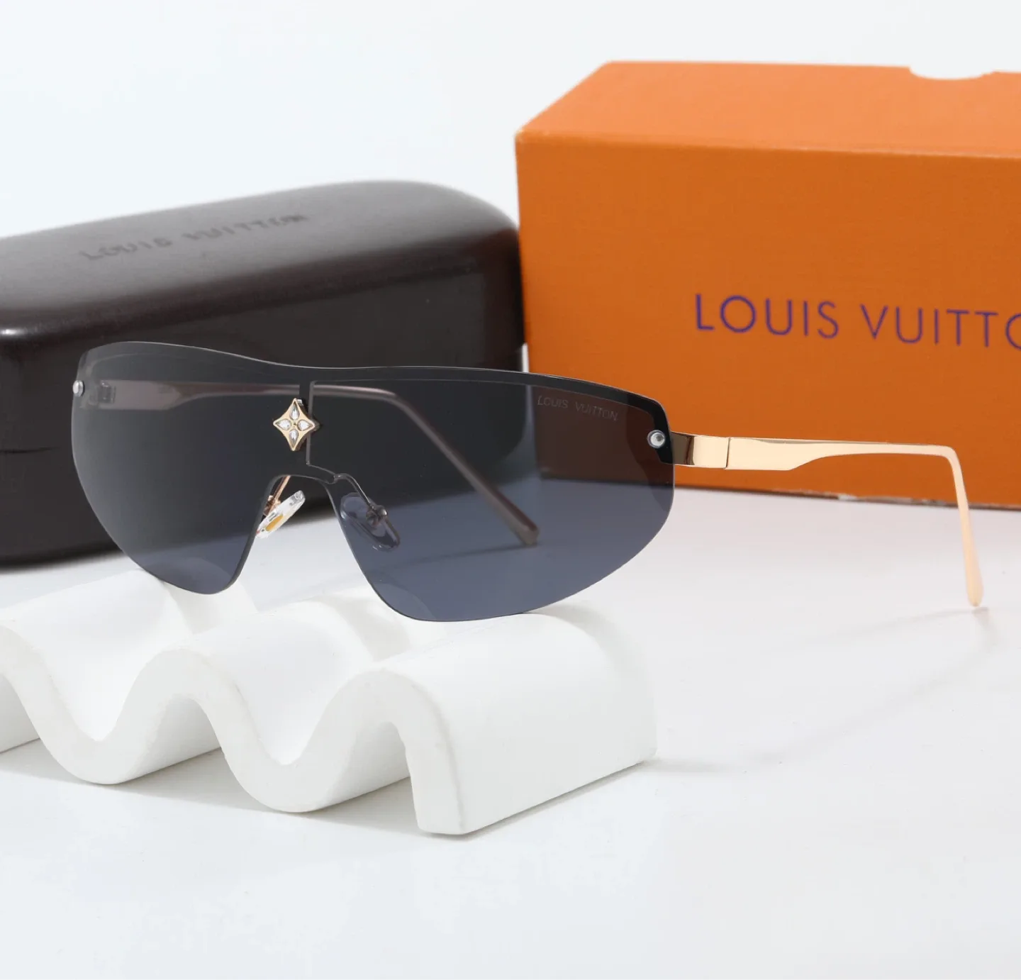 Louis Vuitton Sunglasses thumbnail