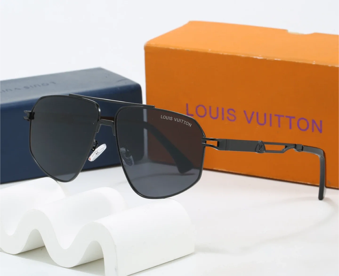Louis Vuitton Sunglasses thumbnail