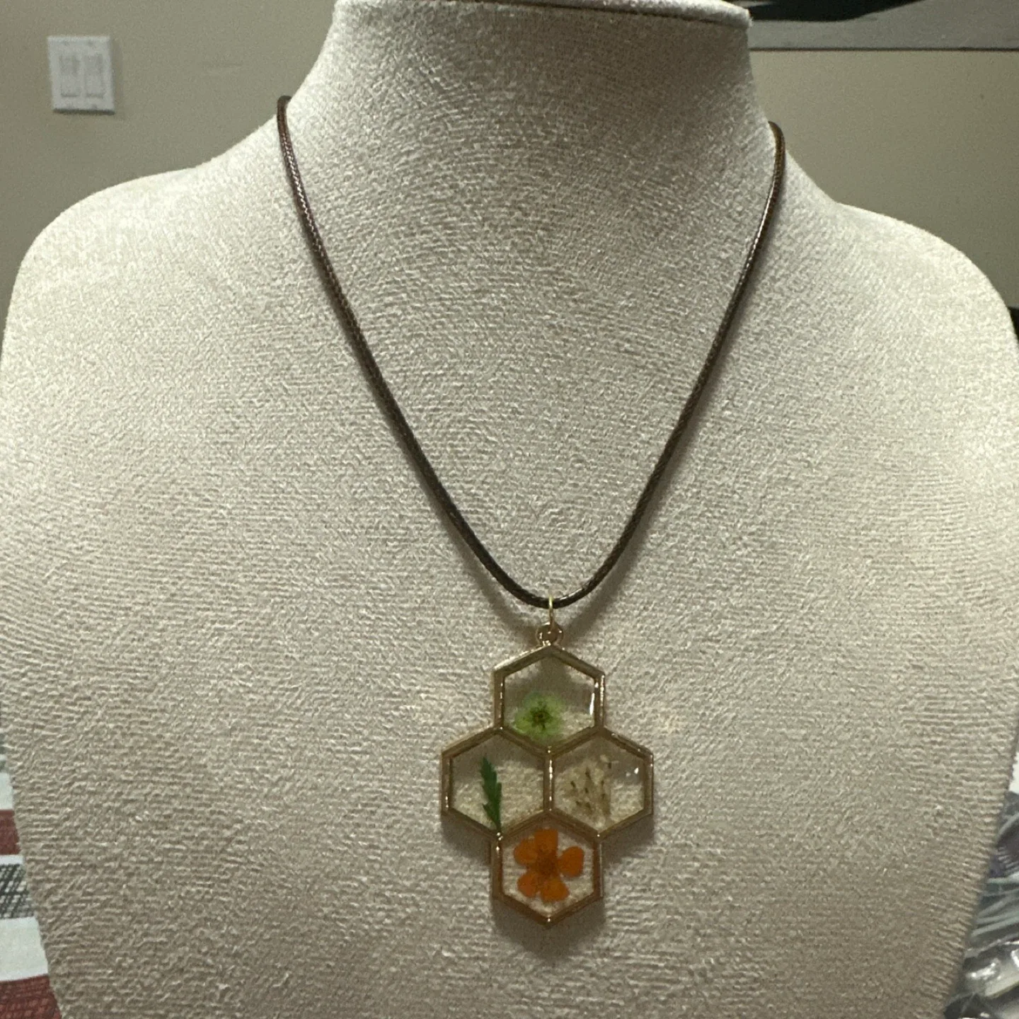 Handmade Resin Flower Pendants - Unique! image indicator(4)