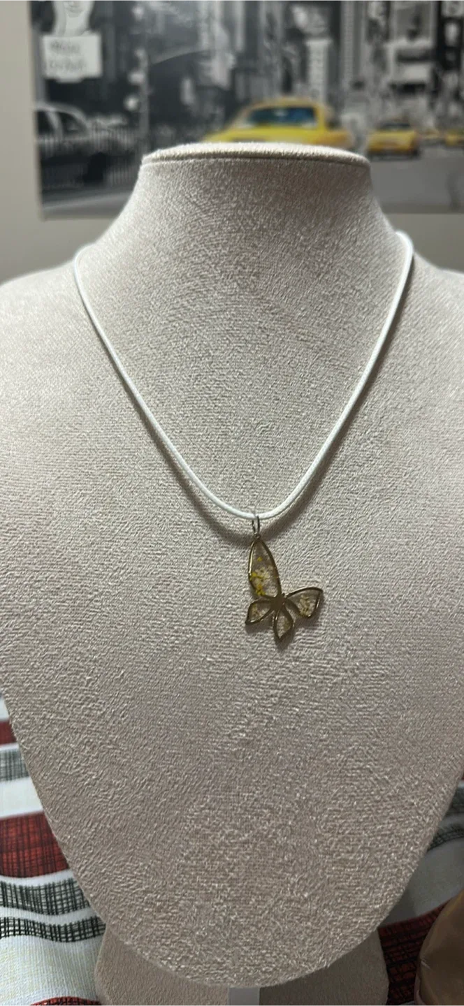 Handmade Resin Flower Pendants - Unique! image indicator(7)