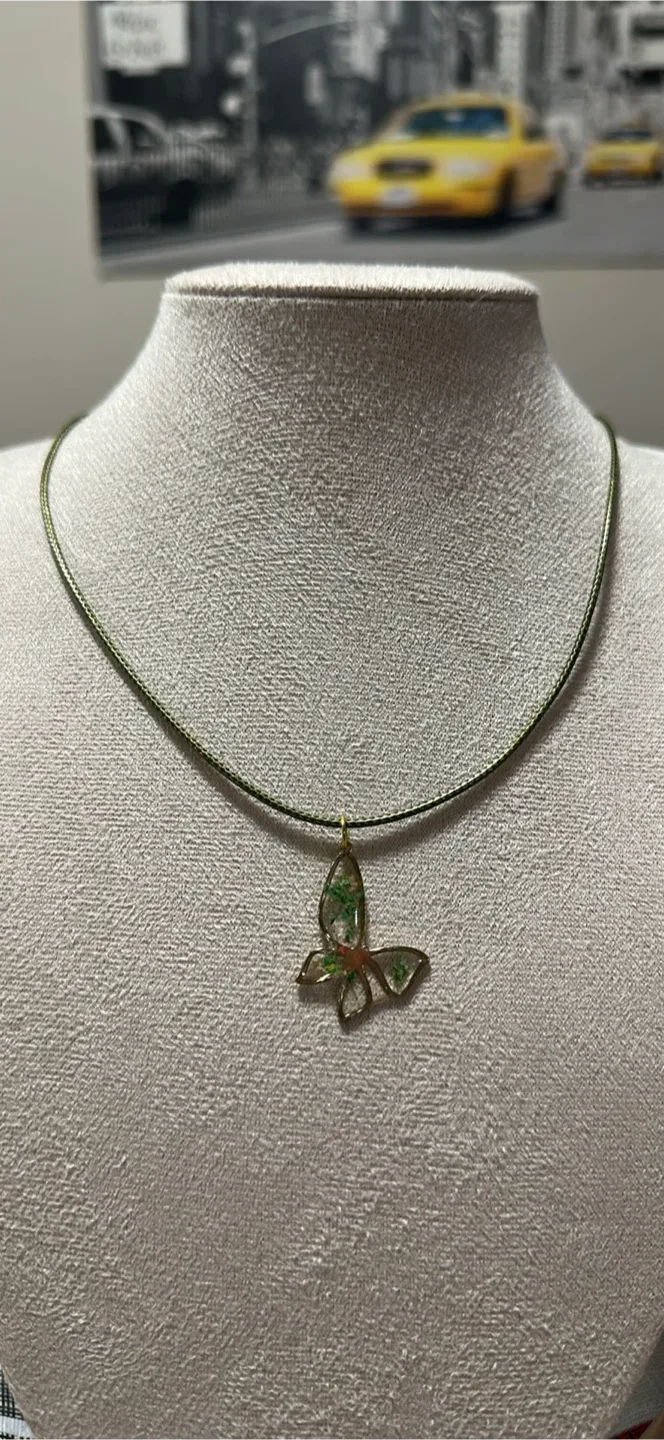 Handmade Resin Flower Pendants - Unique! image indicator(9)