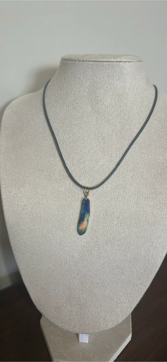 Handmade Feather Pendant Necklace image indicator(4)