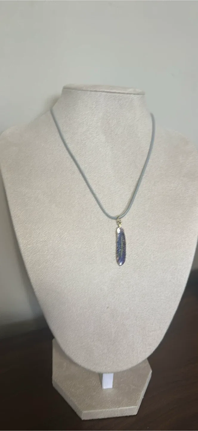 Handmade Feather Pendant Necklace image indicator(8)