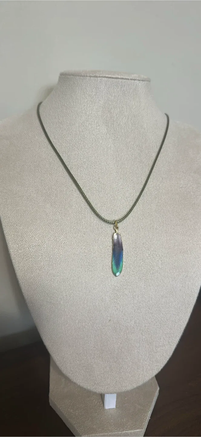 Handmade Feather Pendant Necklace image indicator(7)