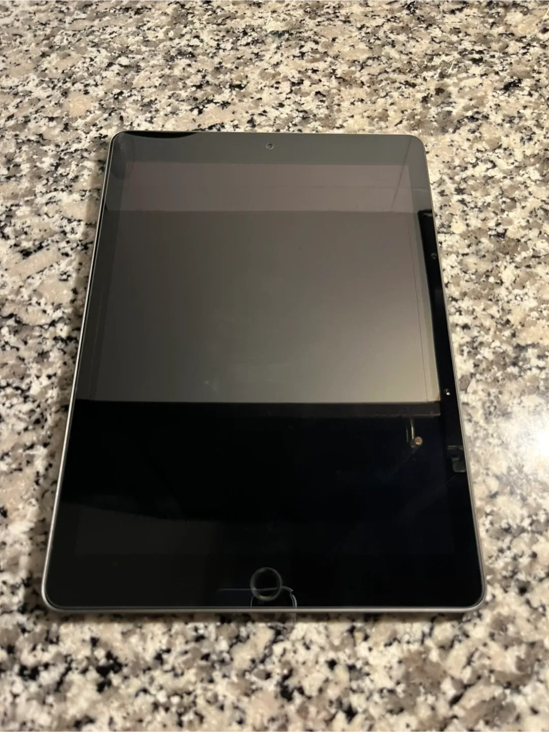 iPad 6th - space grey image indicator(2)