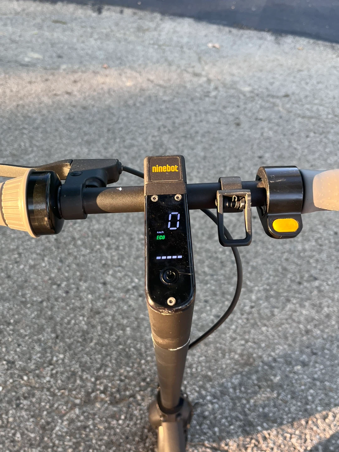 (NEED GONE ASAP) Ninebot max g30 electric scooter - photo 4