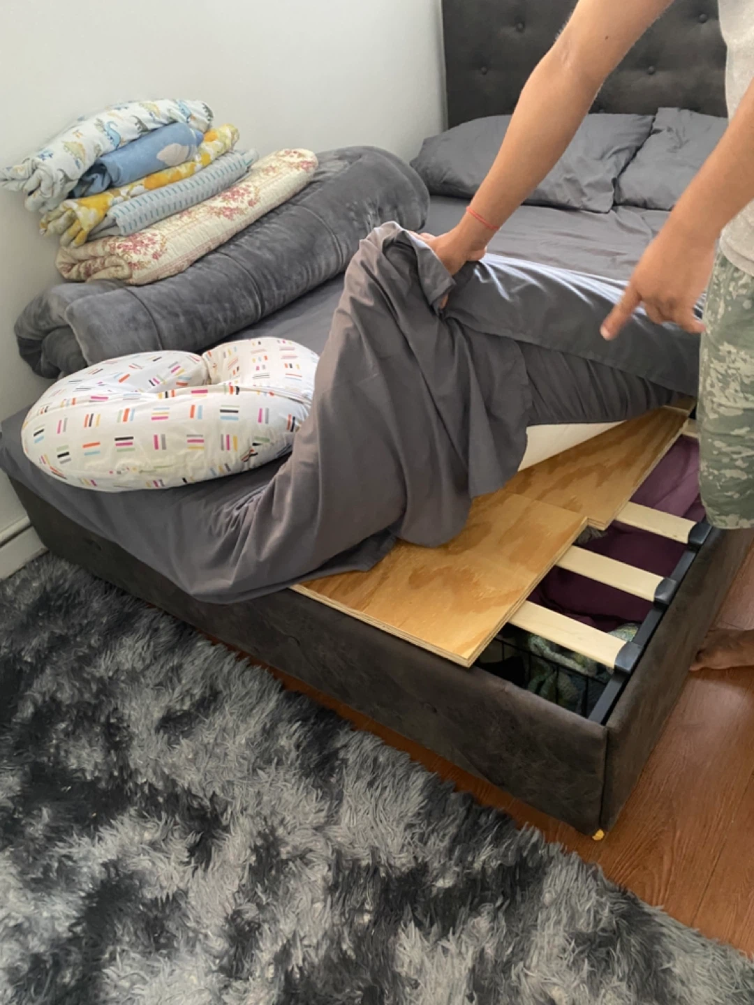 Queen Size Bed Frame - Gray - photo 2