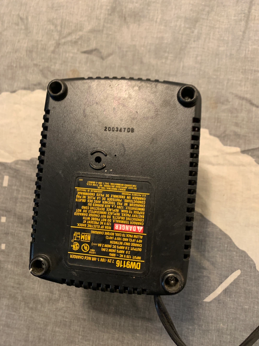 DeWalt DW9116 Battery Charger - photo 4