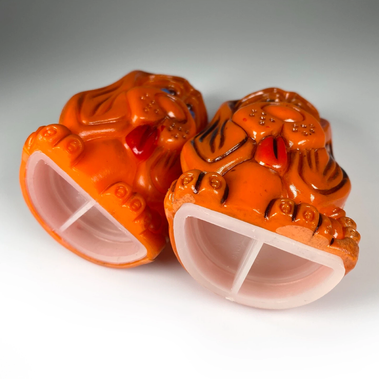 Vintage Hound Dog S&P Shakers - photo 3