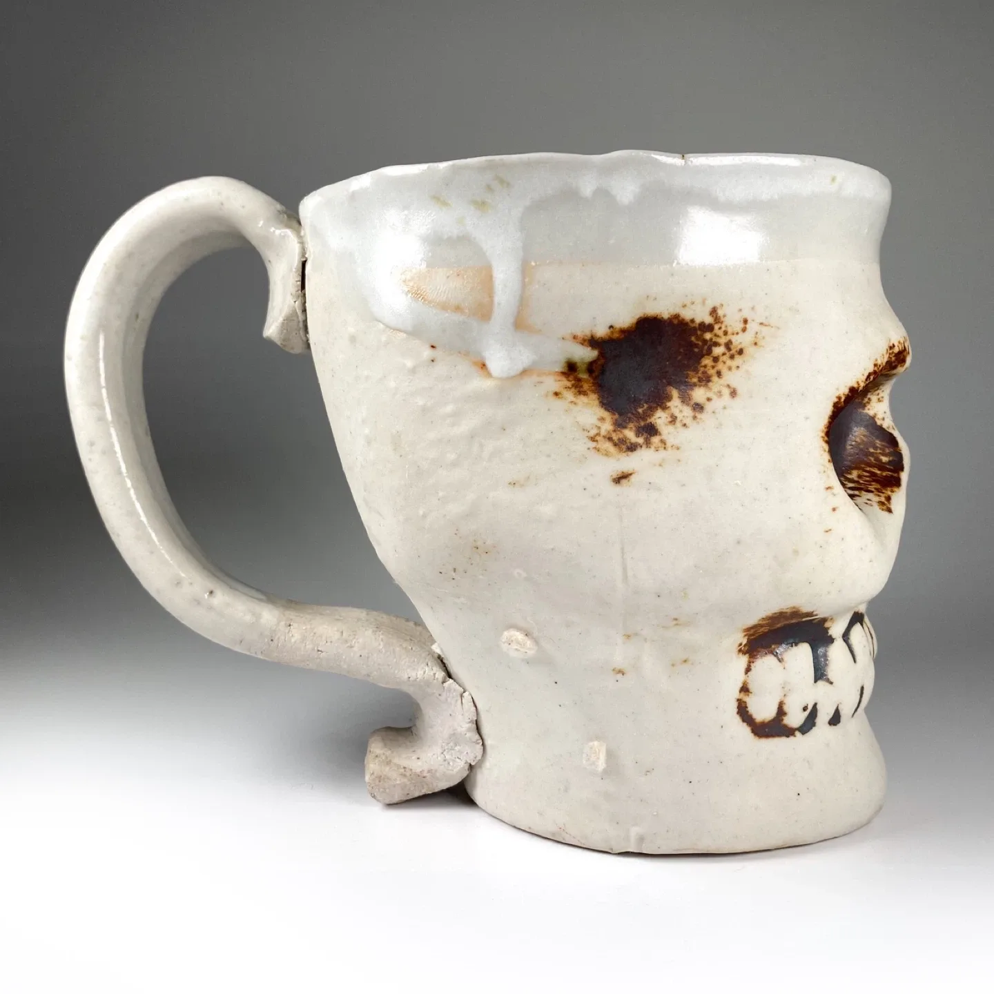 Pair of Ceramic Skull Mugs image indicator(3)
