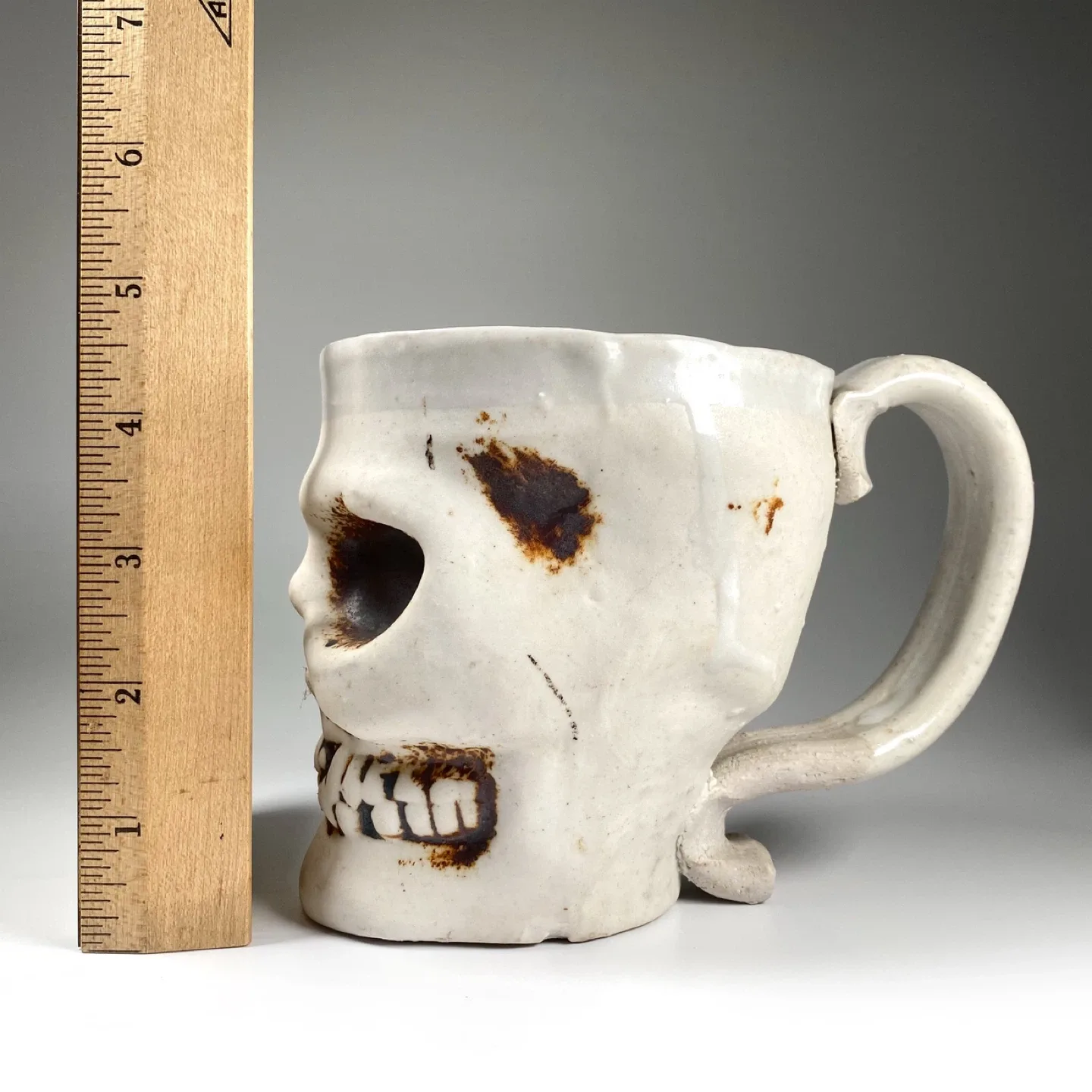 Pair of Ceramic Skull Mugs image indicator(6)