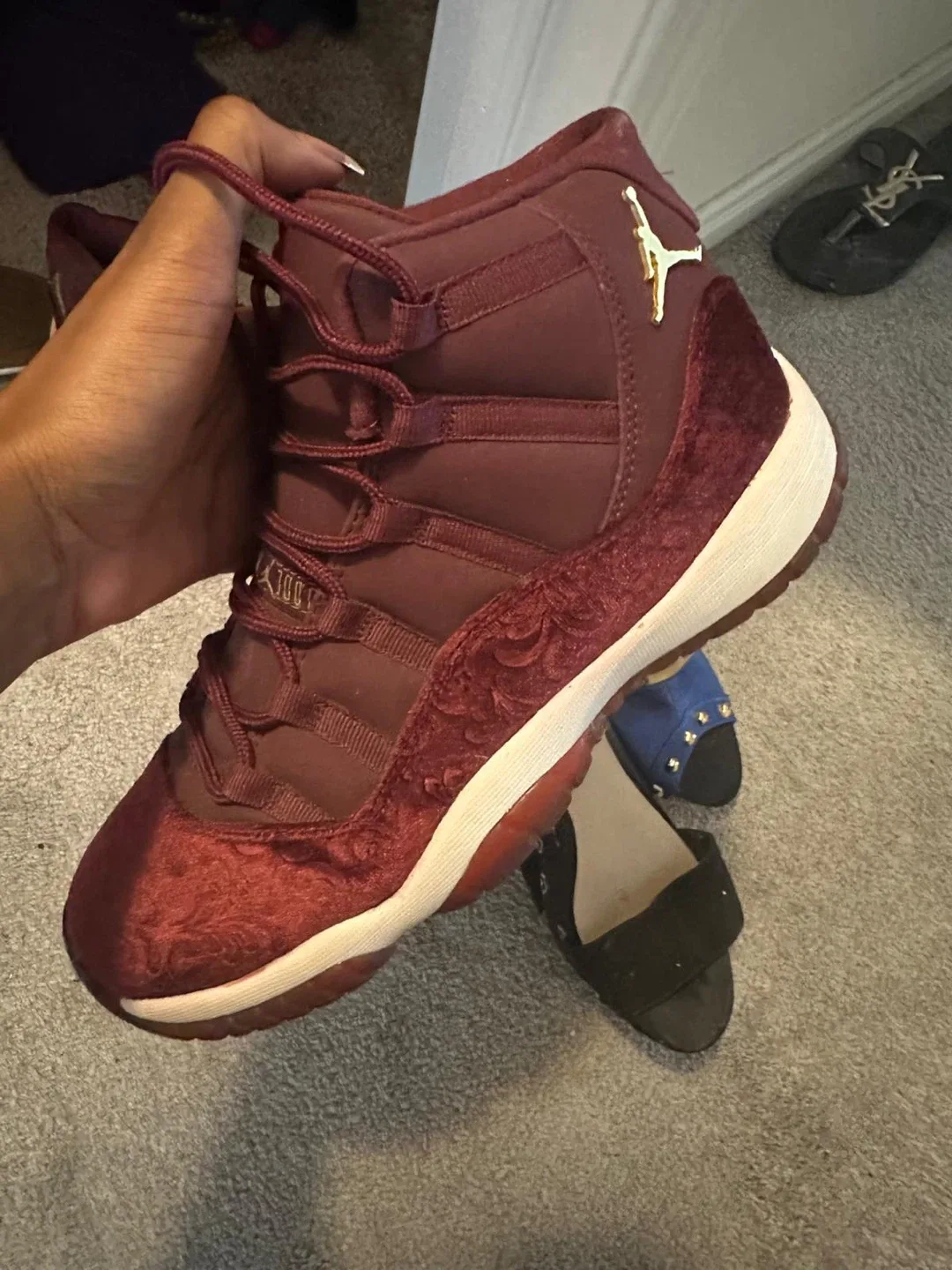 Jordan 11 Retro Heiress Red Velvet image indicator(2)