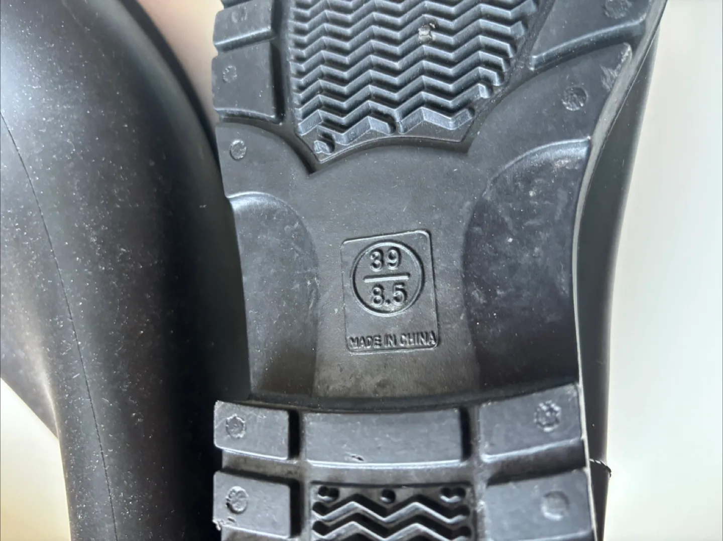 Asgard Black Chelsea Boots - Size 8.5 image indicator(4)