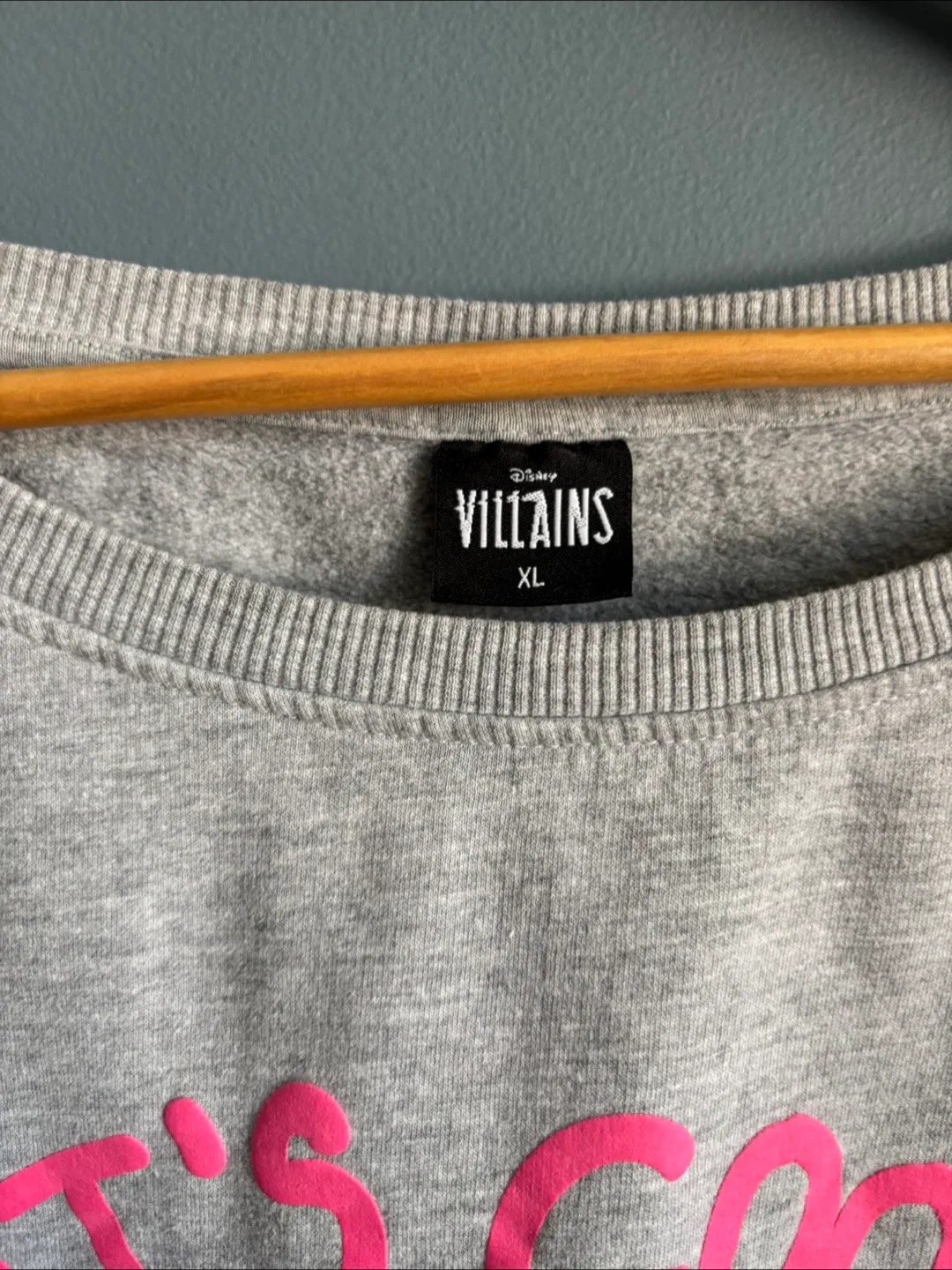 Disney Villains XL Grey Pullover image indicator(2)