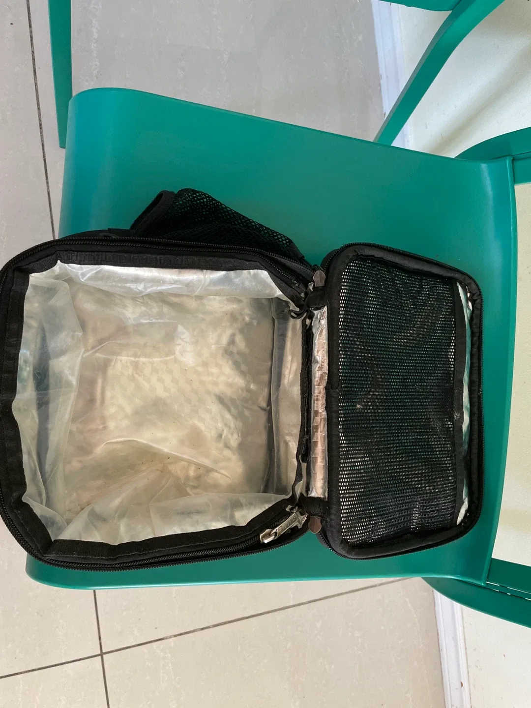 Roots Lunch Bag - Black image indicator(2)