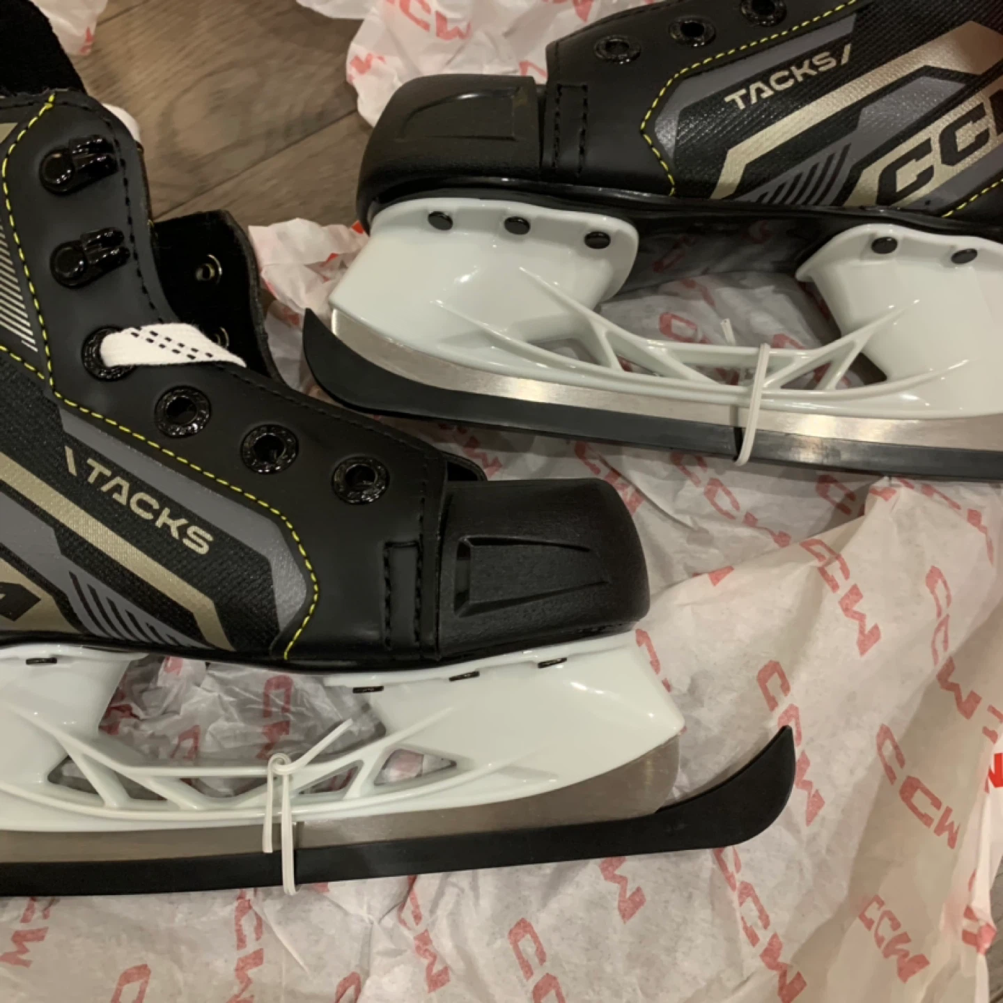 CCM Tacks AS 550 YT Hockey Skates - Size 11 - photo 2