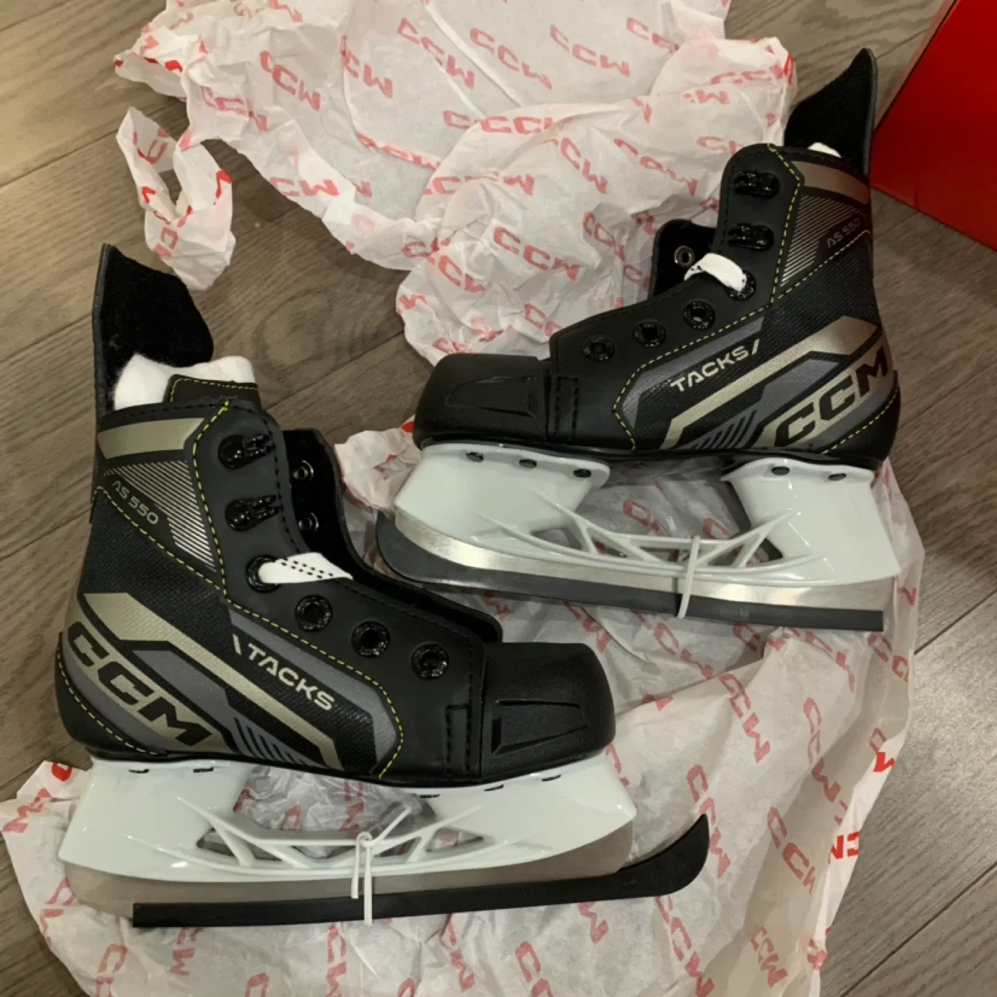 CCM Tacks AS 550 YT Hockey Skates - Size 11 thumbnail