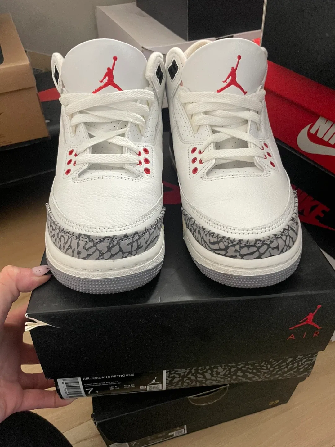 Air Jordan 3 Retro GS Size 7Y image indicator(2)