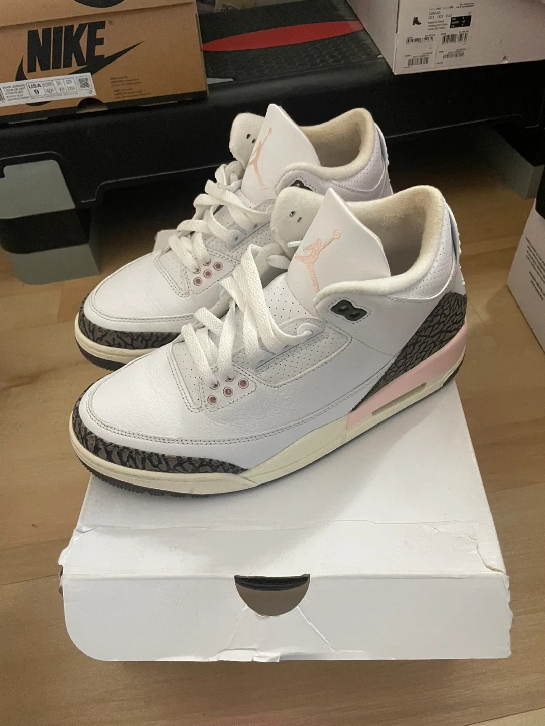 Air Jordan 3 Retro women’s size 8.5 image indicator(2)