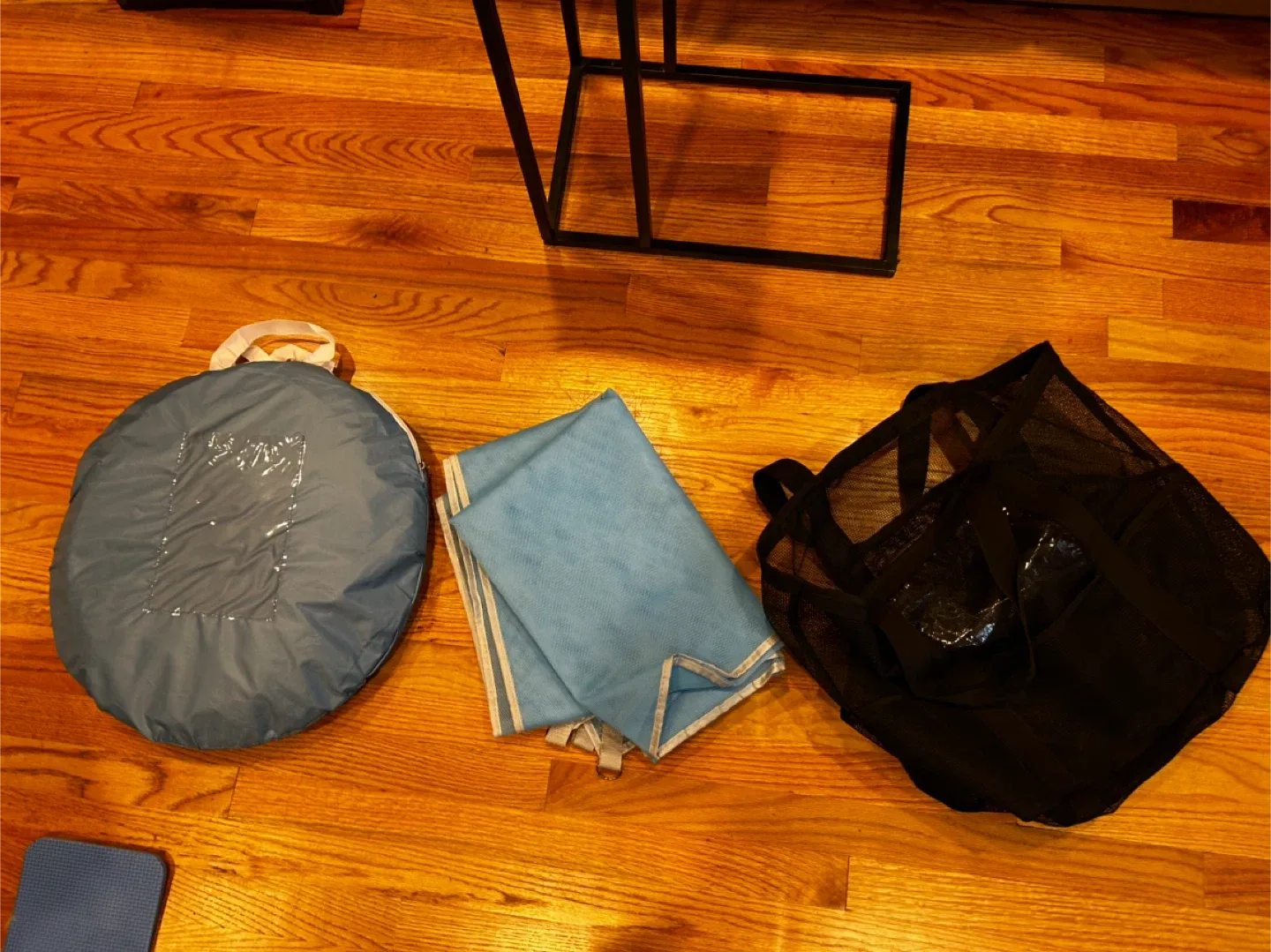 Beach tent with Mat and Carry Bag thumbnail