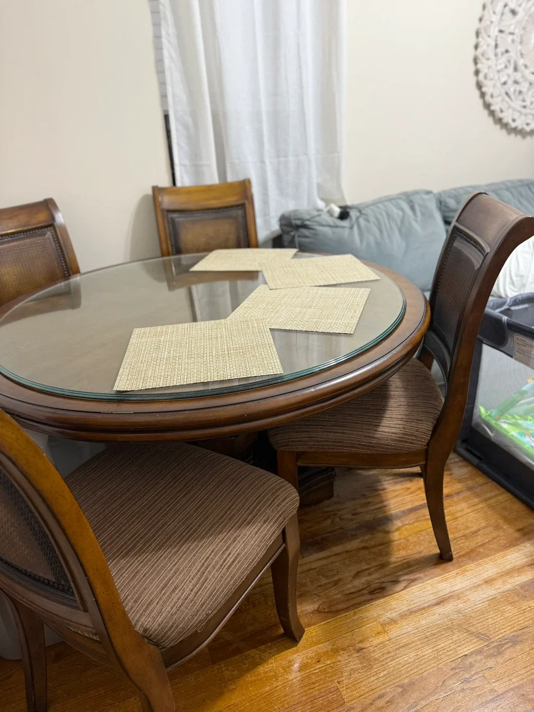 Round Dining Table with 4 Chairs image indicator(3)