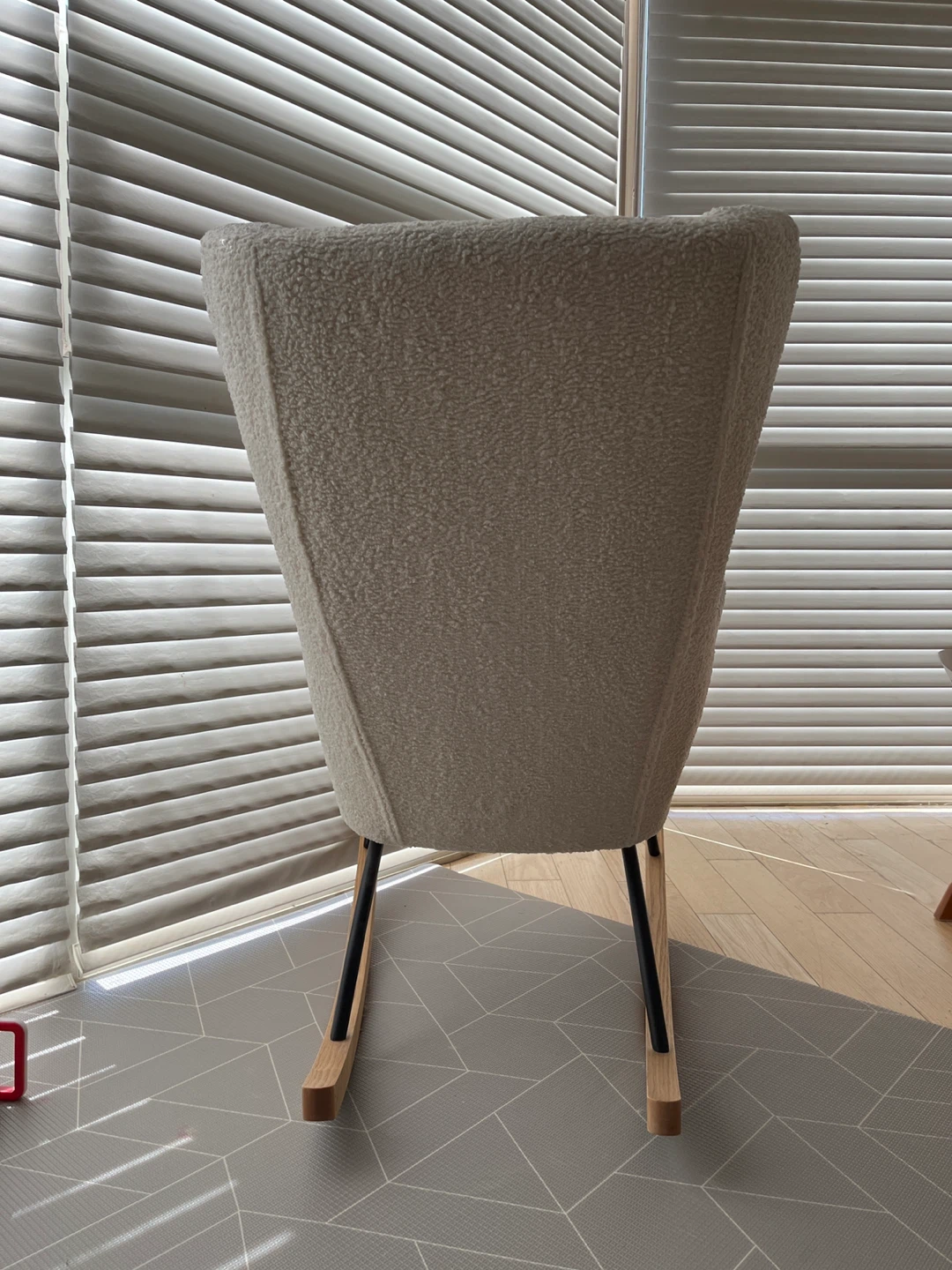 Stylish Rocking Chair - photo 3
