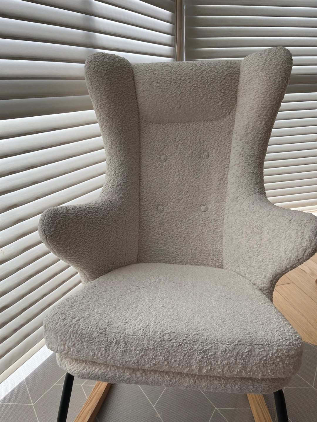 Stylish Rocking Chair - photo 2