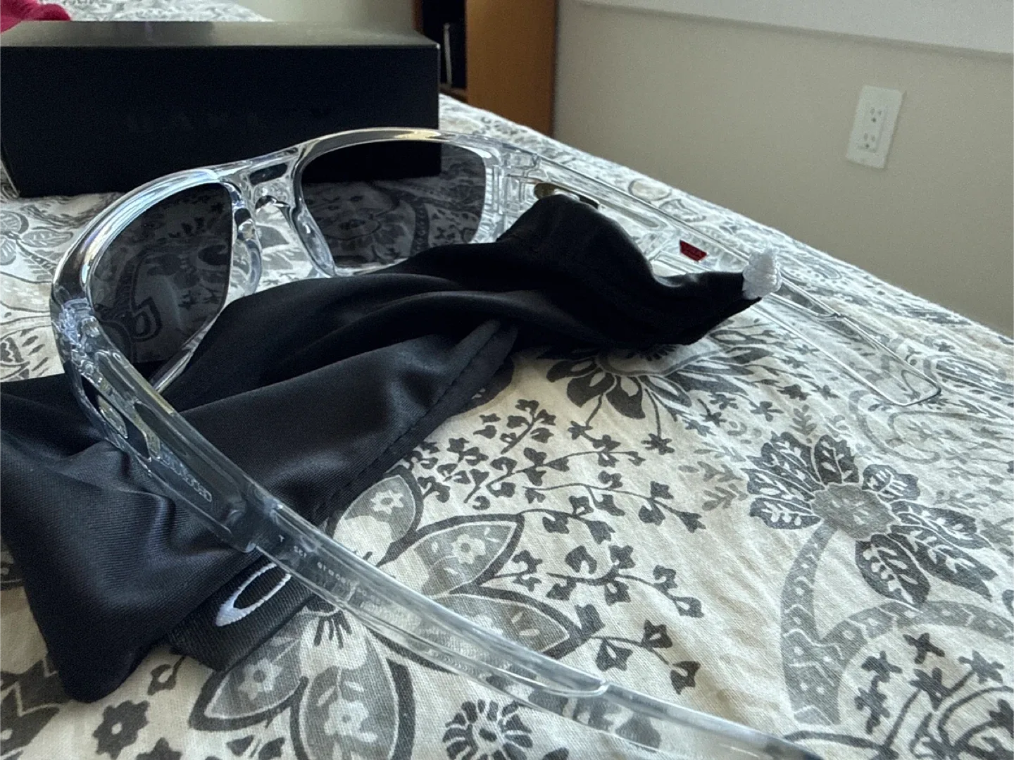 Oakley Crankshaft Clear Sunglasses with only pouch image indicator(4)