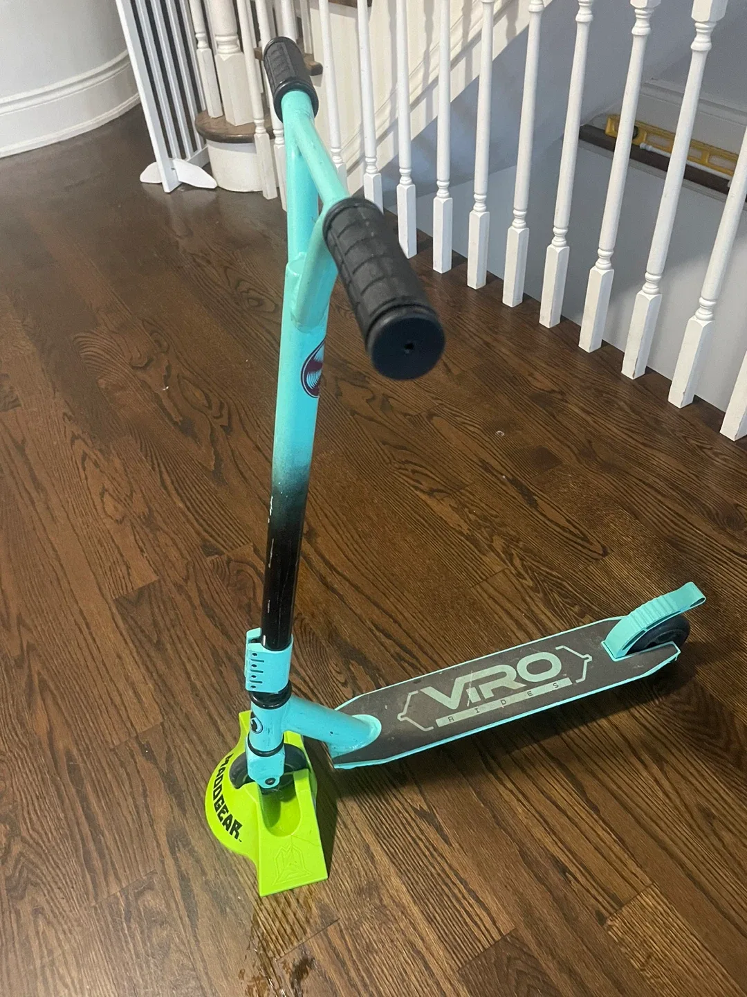 Viro Rides Teal/Black Scooter image indicator(2)