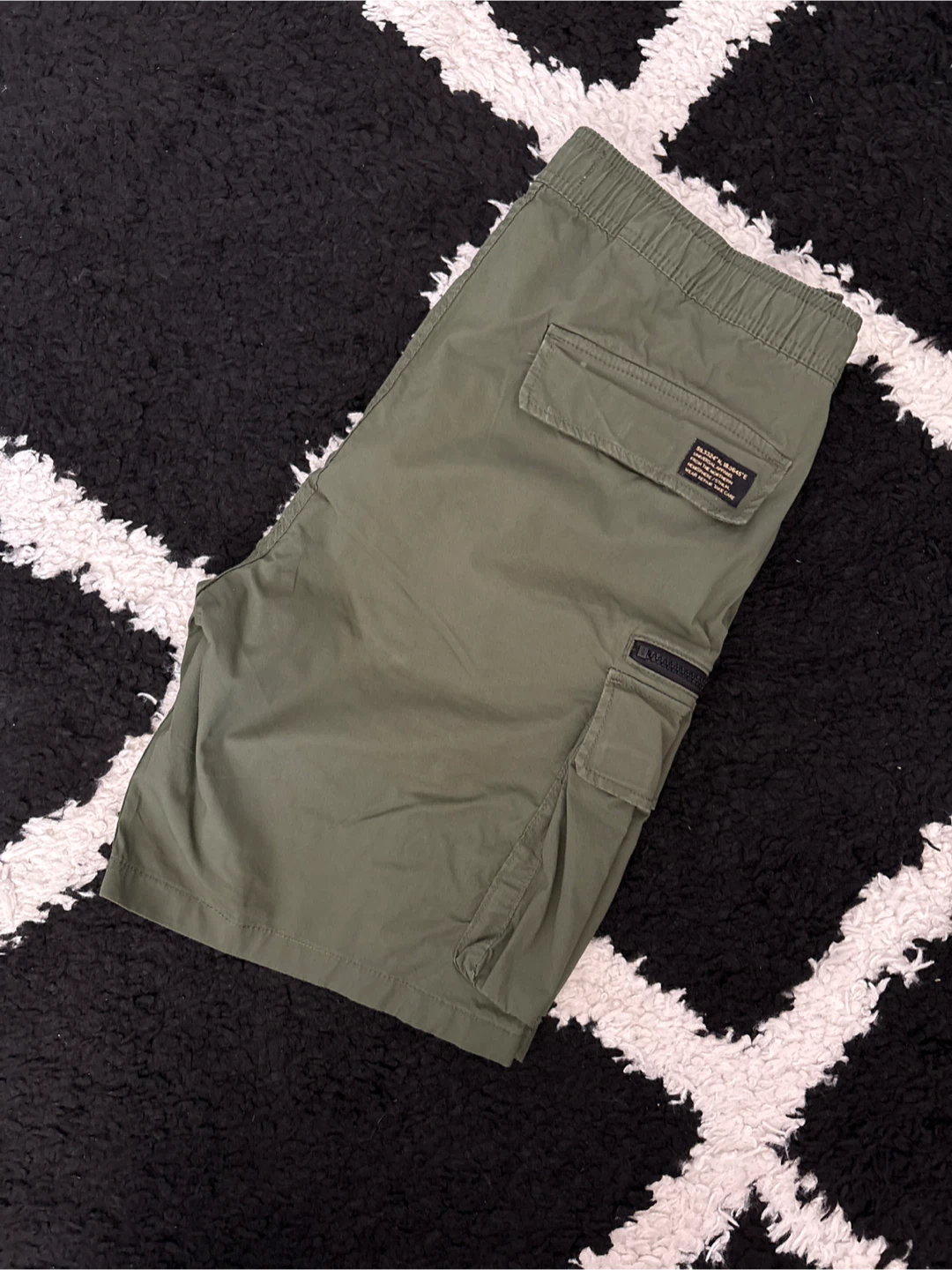 H&M Olive Green Cargo Shorts - photo 2