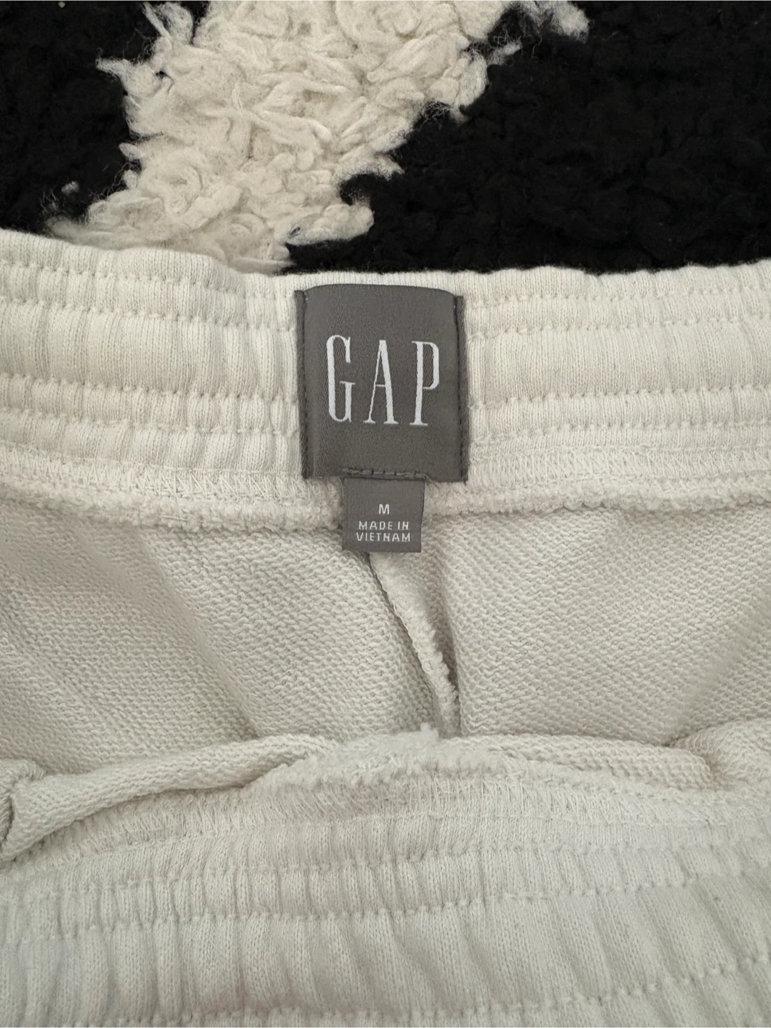 GAP Crème Sweat Shorts - photo 2