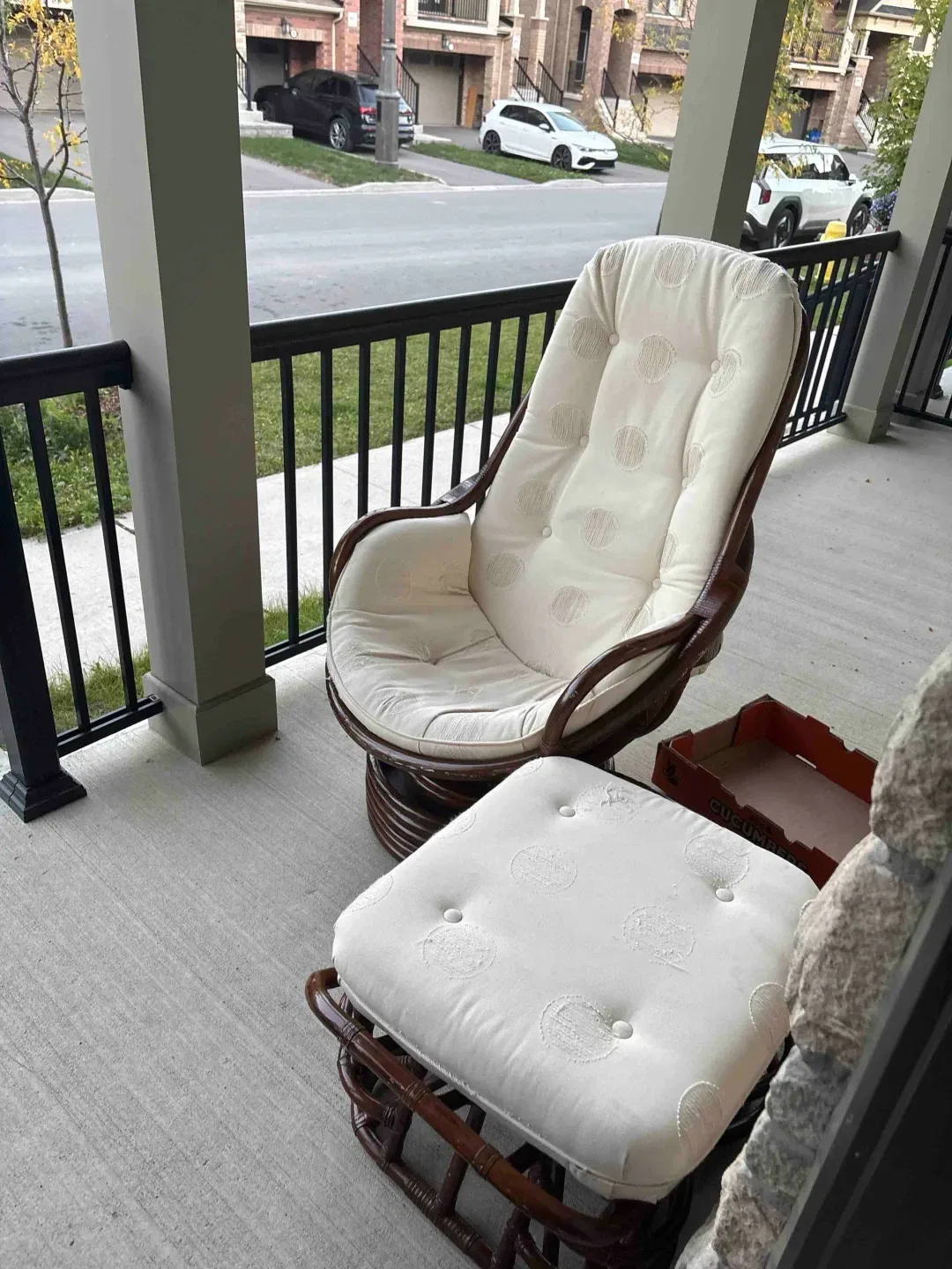 Rattan Chair with Ottoman image indicator(2)