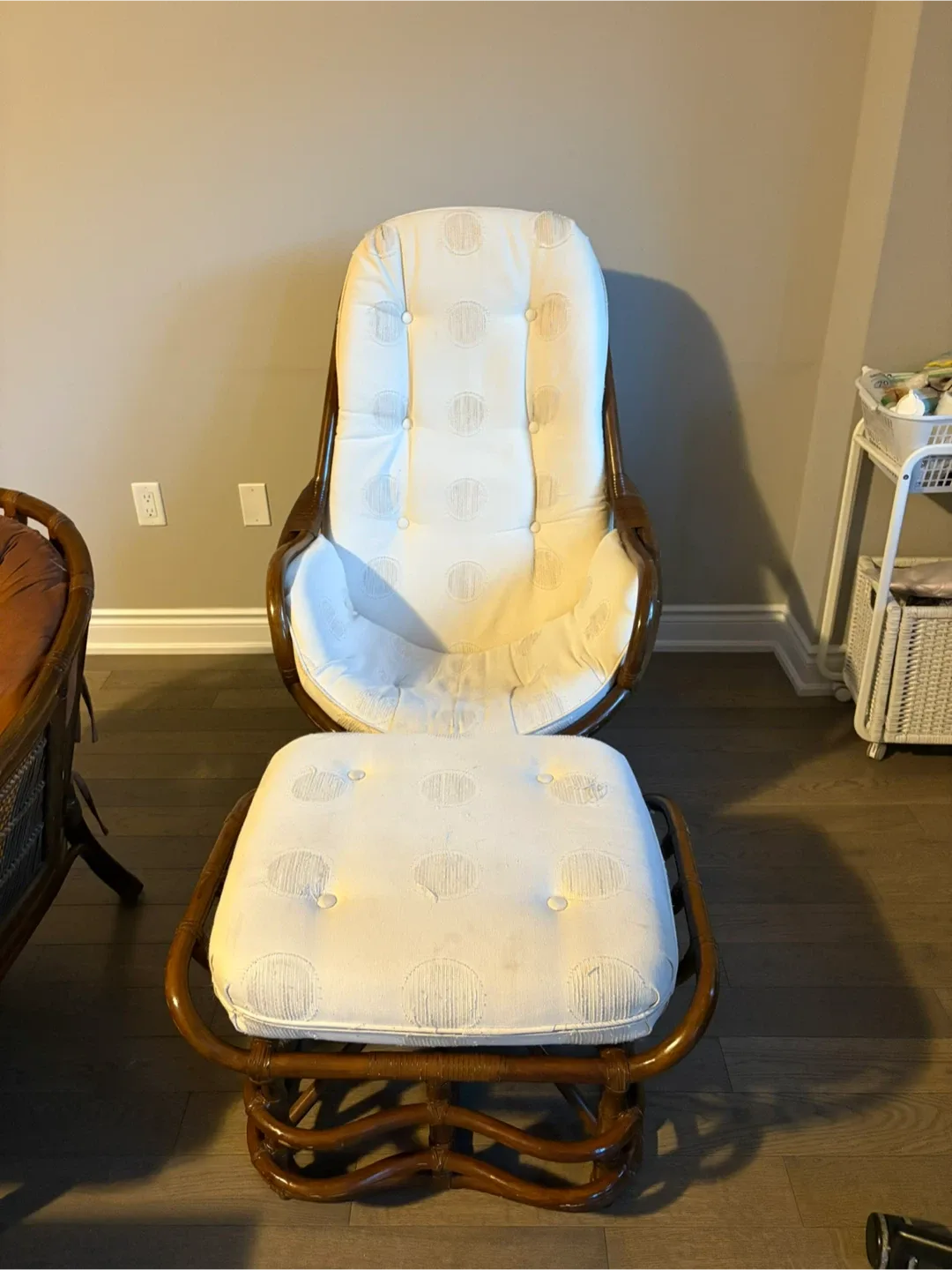 Rattan Chair with Ottoman image indicator(3)