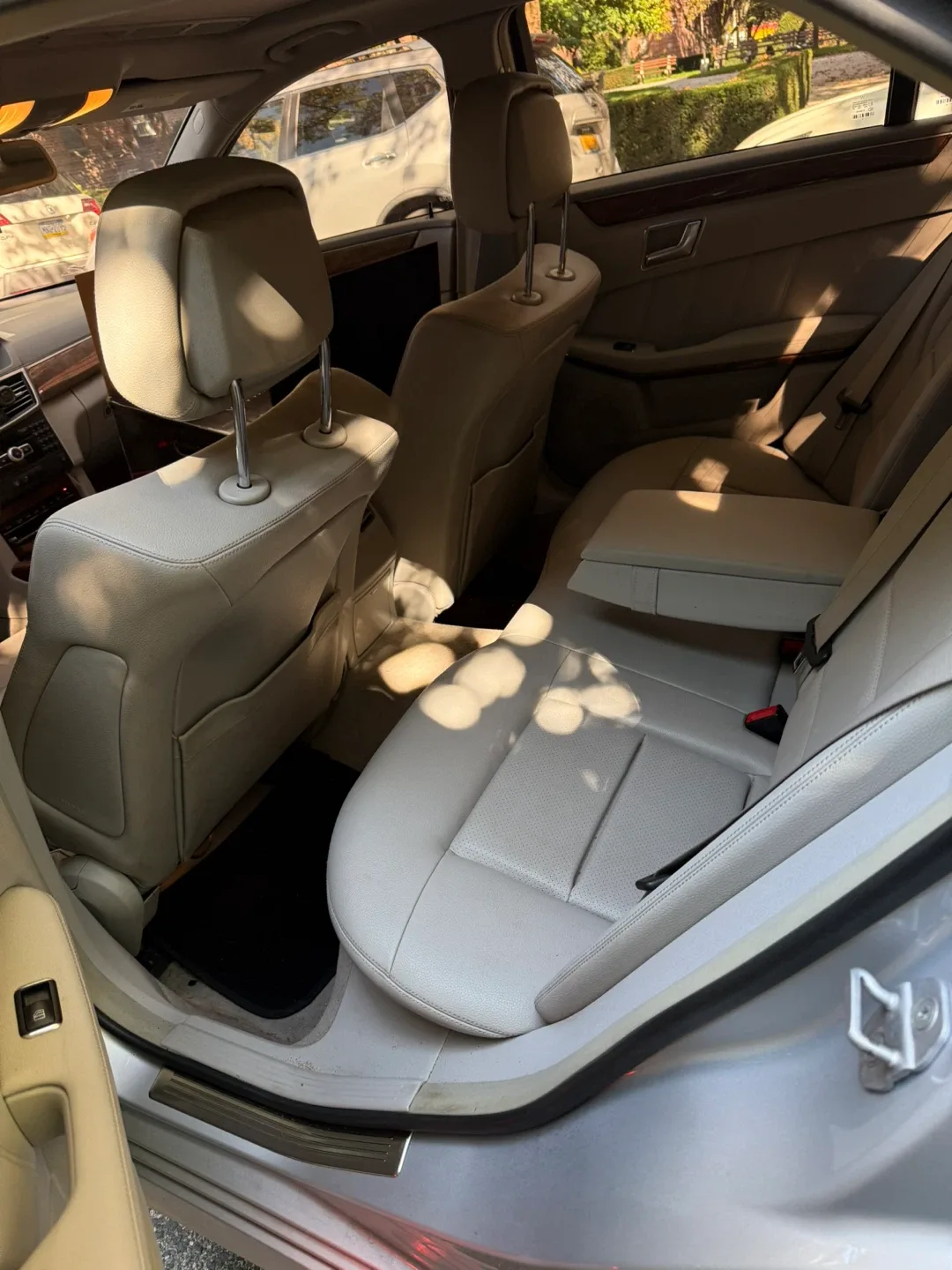 Mercedes-Benz E350 Sedan image indicator(9)