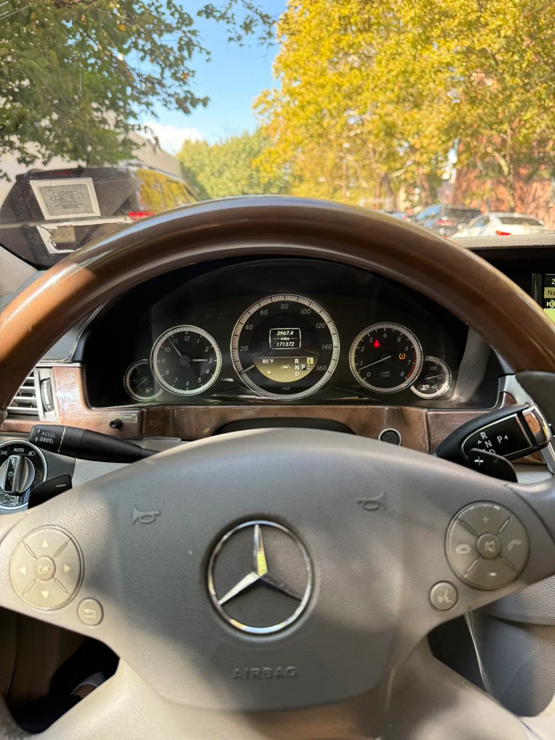 Mercedes-Benz E350 Sedan image indicator(8)