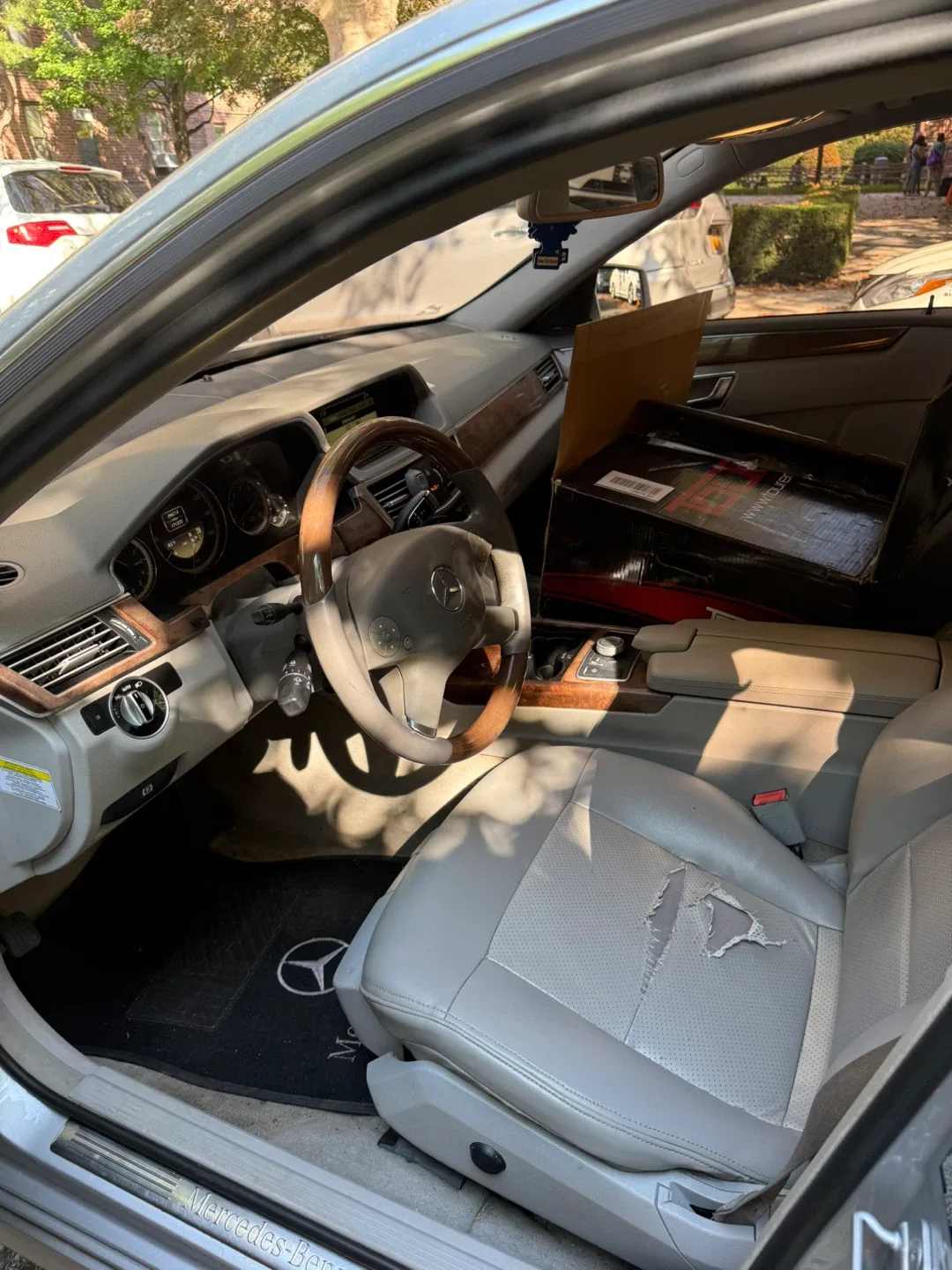 Mercedes-Benz E350 Sedan image indicator(10)