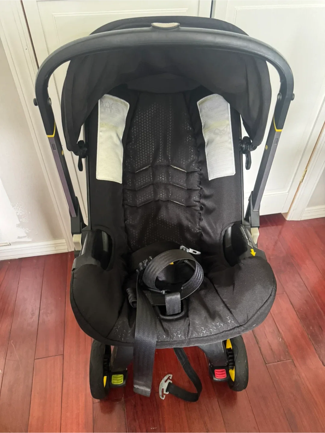 Doona Infant Car Seat/Stroller - Black image indicator(2)