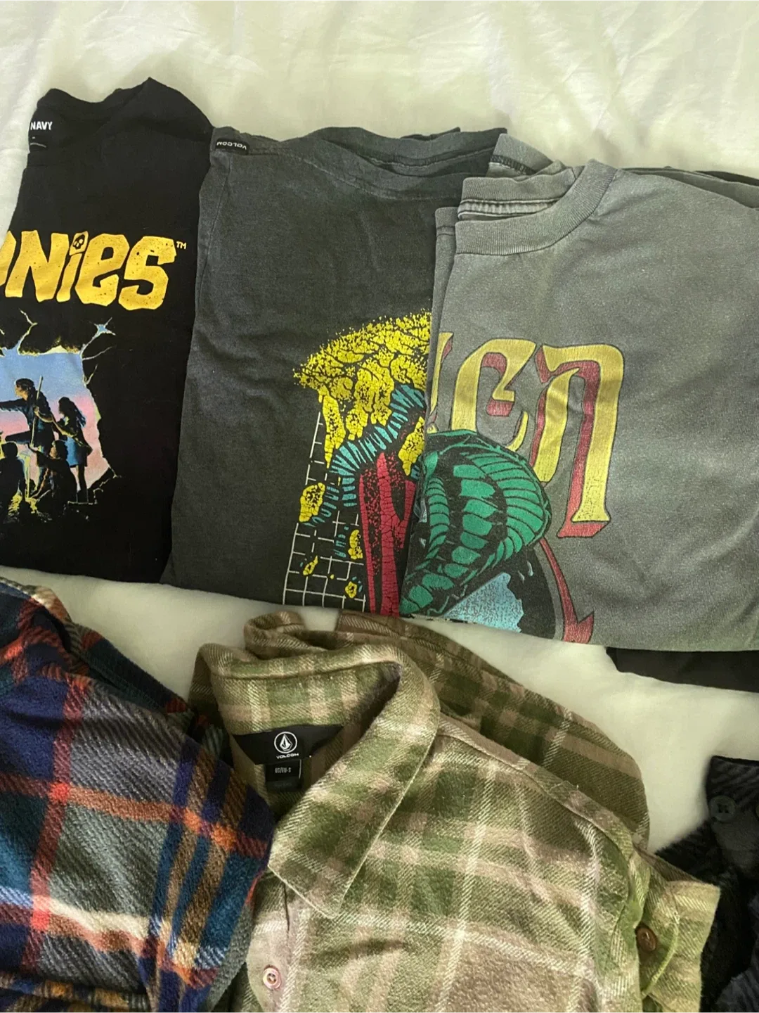 Mixed Clothing Lot: T-shirts, Flannels, Pants - Various Brands image indicator(5)
