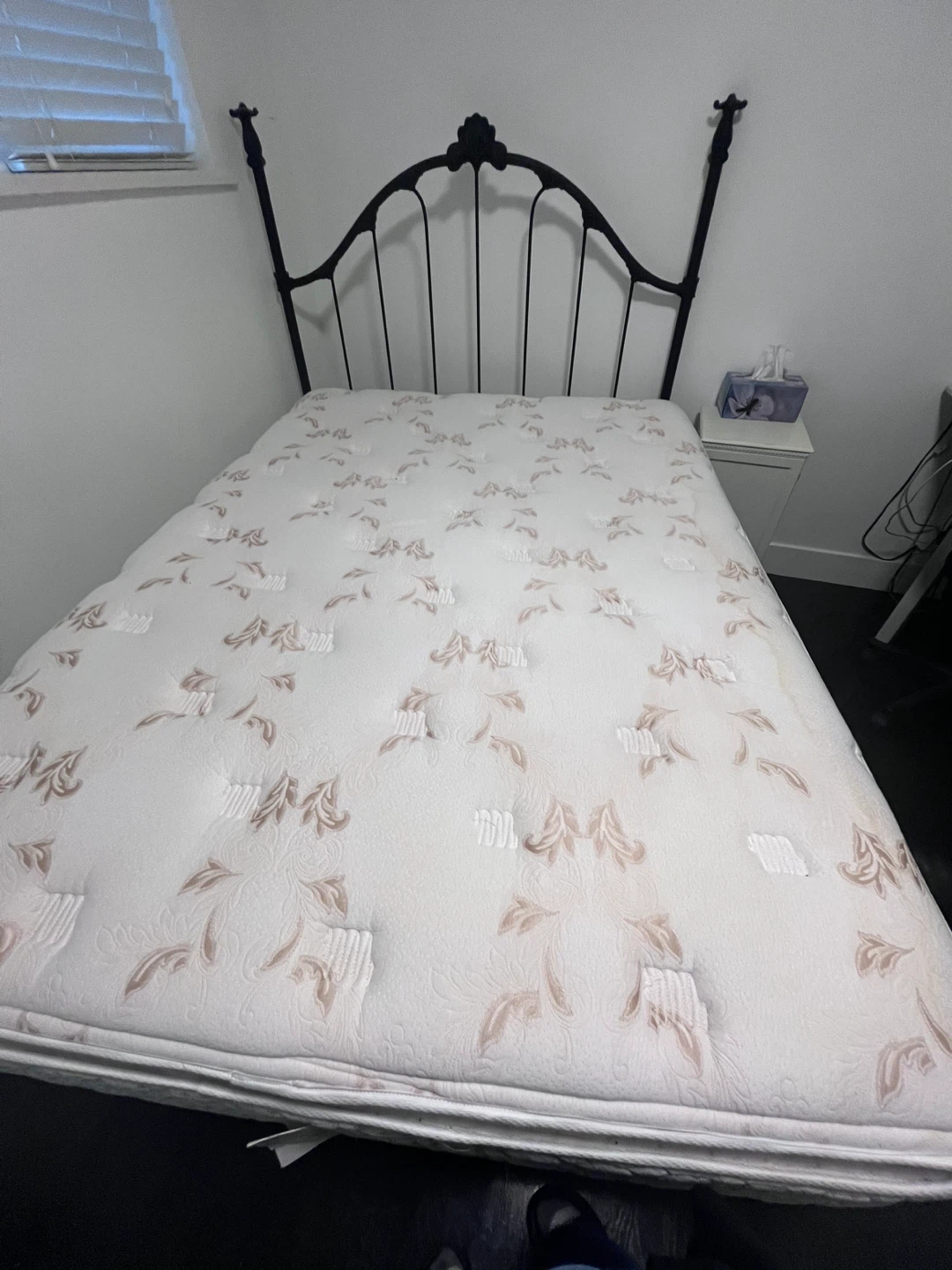 Double bed with wrought iron headboard, mattress and foam topper - photo 4