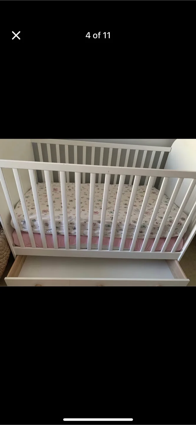 White Baby Crib with Mattress image indicator(6)