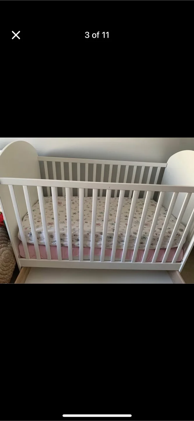 White Baby Crib with Mattress image indicator(5)