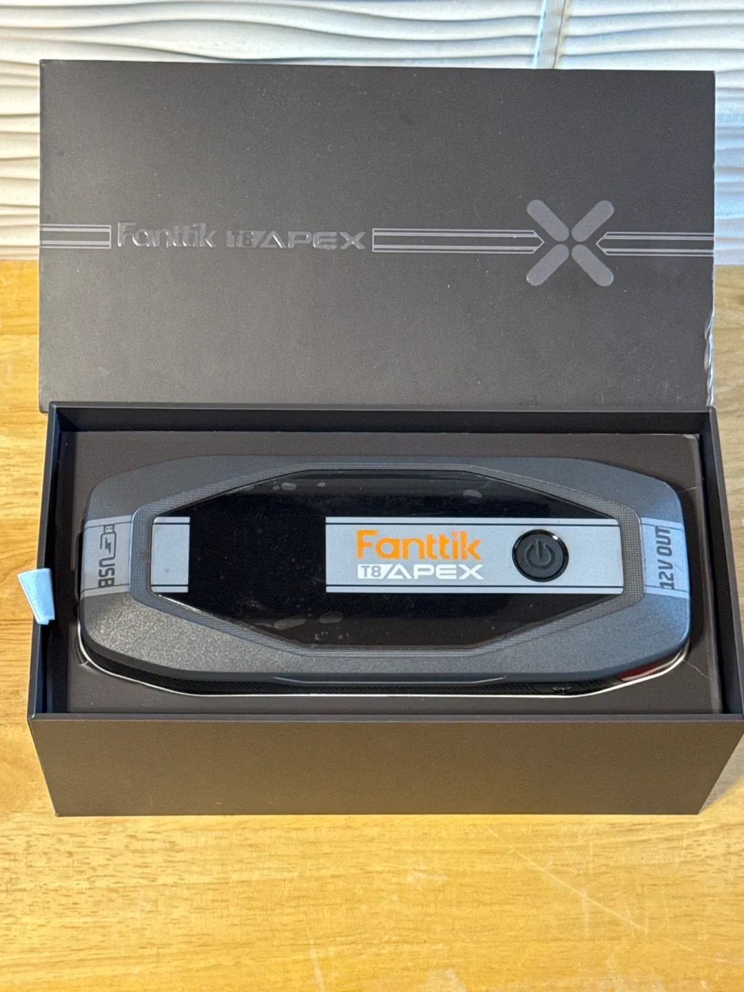 Fanttik T8 APEX Jump Starter - Like New! image indicator(2)