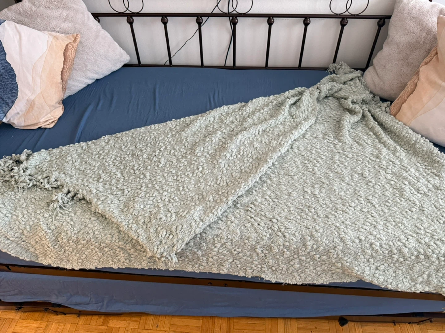 🚚Moving sale Cozy Throw Blanket - Cream & Sage Green - photo 5