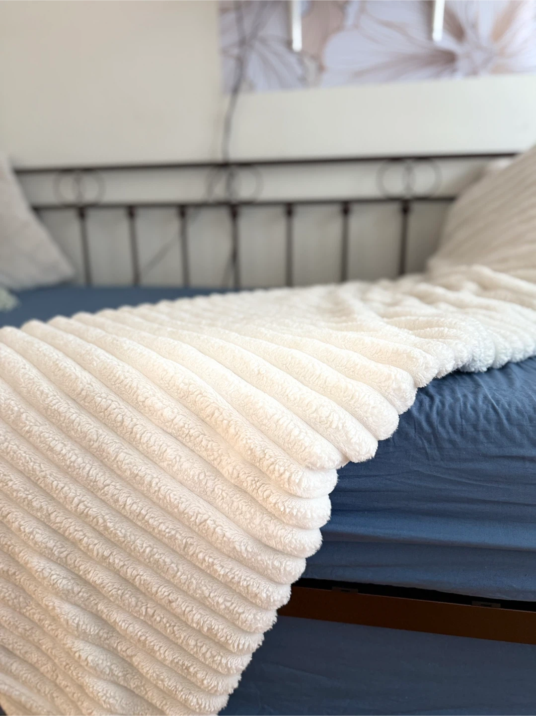 🚚Moving sale Cozy Throw Blanket - Cream & Sage Green - photo 2