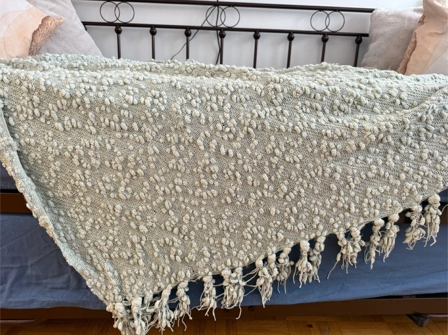 🚚Moving sale Cozy Throw Blanket - Cream & Sage Green - photo 4
