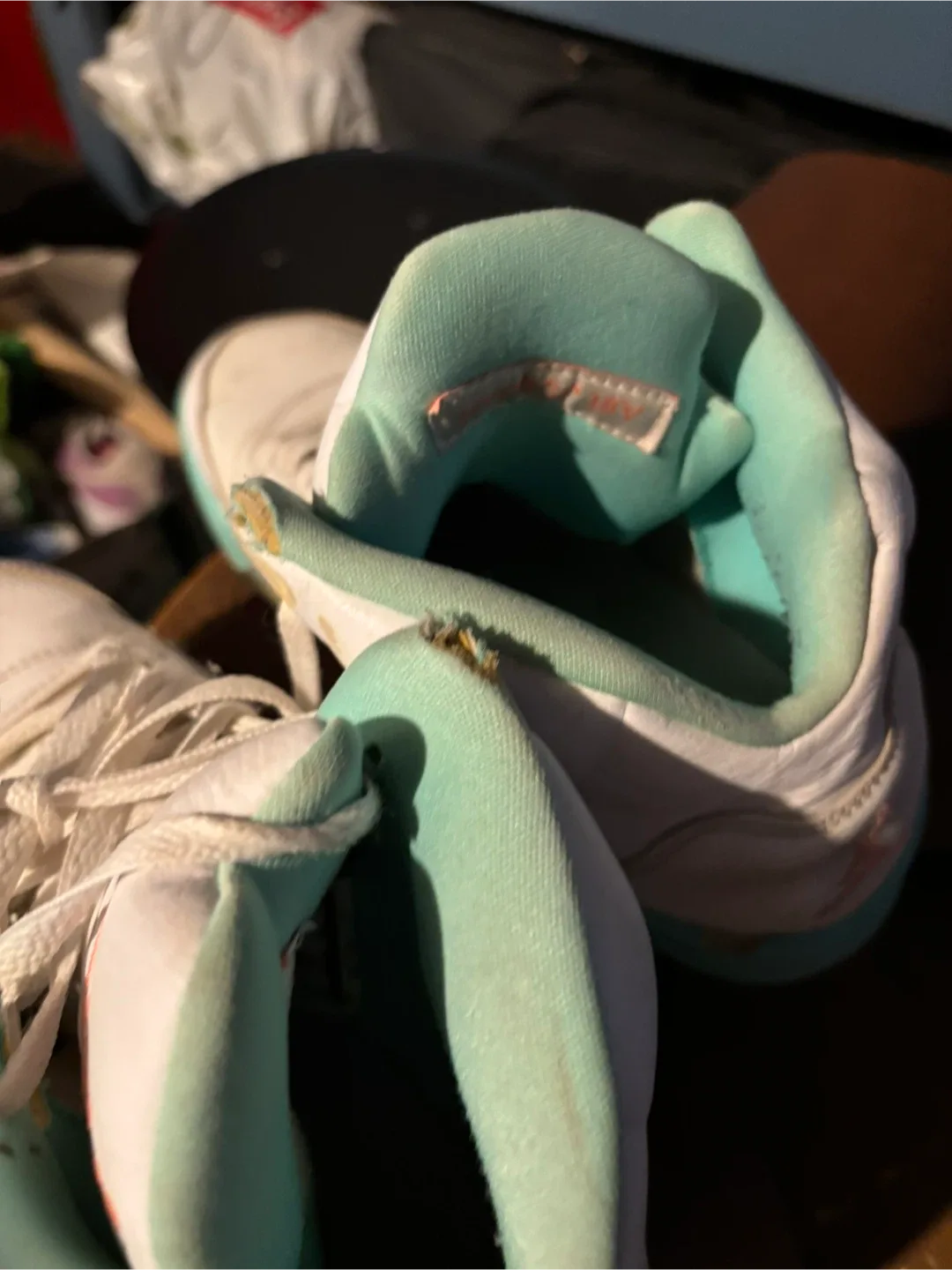 Jordan 5 Retro White/Turquoise Size 7Y image indicator(2)